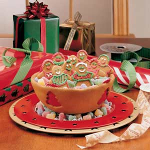 gingerbread bowl with cookies