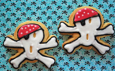 skull and crossbone cookies