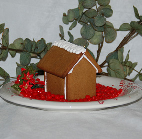 small gingerbread house